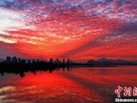 福建东侨晨景山湖一体美如画