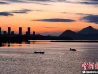 福建东侨晨景山湖一体美如画