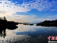 福建东侨晨景山湖一体美如画
