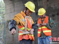 京九铁路线上的“修桥工”