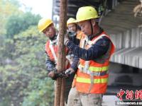 京九铁路线上的“修桥工”