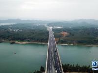 梧柳高速将于年底通车
