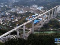 黔张常铁路建设进展顺利