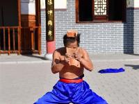 河南濮阳：杂技让古老村庄焕发生机 