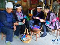 广西三江：传承侗绣助增收