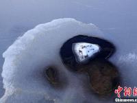 四川螺髻山迎来首场冬雪宛如仙境