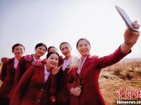 九景衢铁路开通在即 美丽高姐鄱阳湖畔秀靓姿