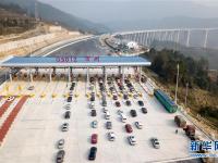  万利高速公路建成通车