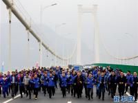  万利高速公路建成通车