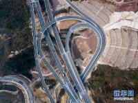  万利高速公路建成通车
