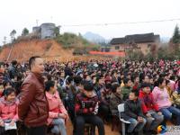 送文艺进农村进社区：宣传党的十九大精神