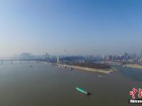  冬日蓝天 航拍武汉江景