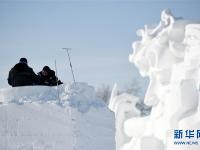  哈尔滨：国际雪雕比赛开铲