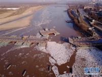  山东济南：拆除浮桥迎凌汛