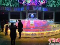  近30米长龙冰灯亮相长春