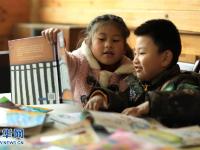  贵州丹寨：农家书屋度寒假