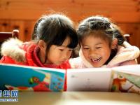  贵州丹寨：农家书屋度寒假