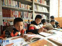  贵州丹寨：农家书屋度寒假