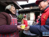  腊八粥飘香 真情暖寒冬