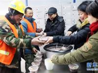  腊八粥飘香 真情暖寒冬