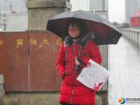 邵阳市民“全副武装”抵御严寒