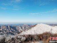  湖北保康高山雾凇美如画