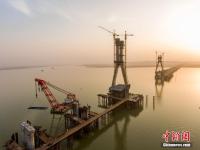  航拍建设中的鄱阳湖二桥