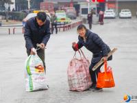 春节回家：满满的行囊满满的情