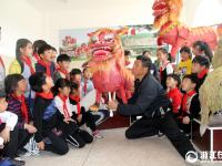  温岭：非遗传承人 进校“舞九狮”