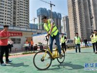  趣味运动会迎“五一”
