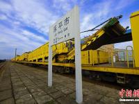  皖赣铁路江西乐平段进行机械化作业