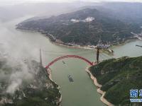  湖北秭归：香溪长江大桥主拱合龙