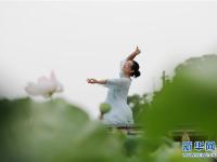  练瑜伽 悦身心