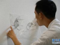  鱼跃盘中：活灵活现的瓷画技艺