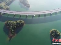 航拍江西最美水上公路 穿行千岛颜值爆表