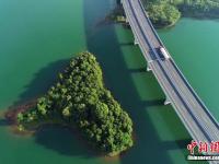  航拍江西最美水上公路 穿行千岛颜值爆表