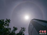  海口上空现日晕奇观