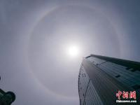  海口上空现日晕奇观