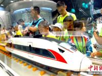  中国科学技术馆吸引各地学生