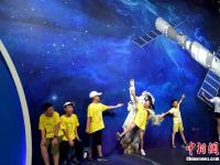  中国科学技术馆吸引各地学生