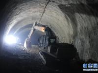  蒙华铁路阳山隧道贯通