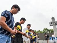  南京：撞响和平大钟