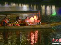  凤凰古城沱江夜景如画
