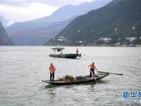  加大清漂力度 守护一江碧水