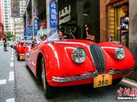  复古老爷车巡游拉开澳门车展序幕