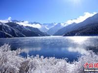  新疆天山天池大雪初晴美如画