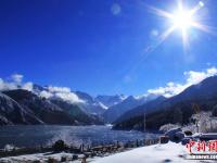  新疆天山天池大雪初晴美如画