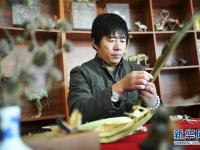  非遗进社区 “草编”传文化