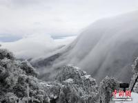  江西庐山雪后现罕见壮观瀑布云