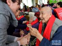  养老院里迎新春